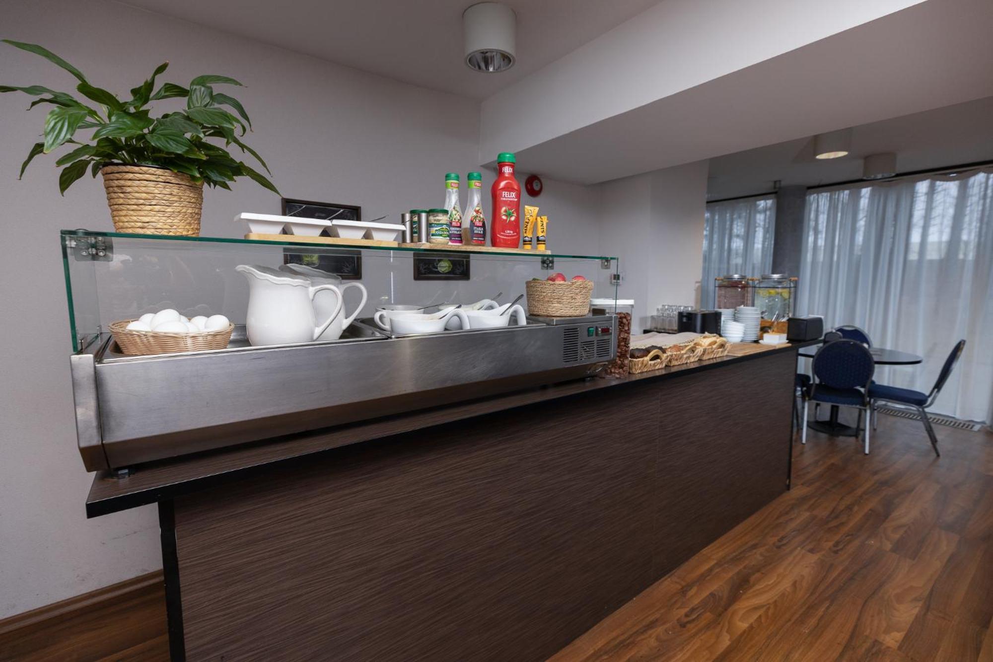 Peoleo Hotell Laagri Buitenkant foto